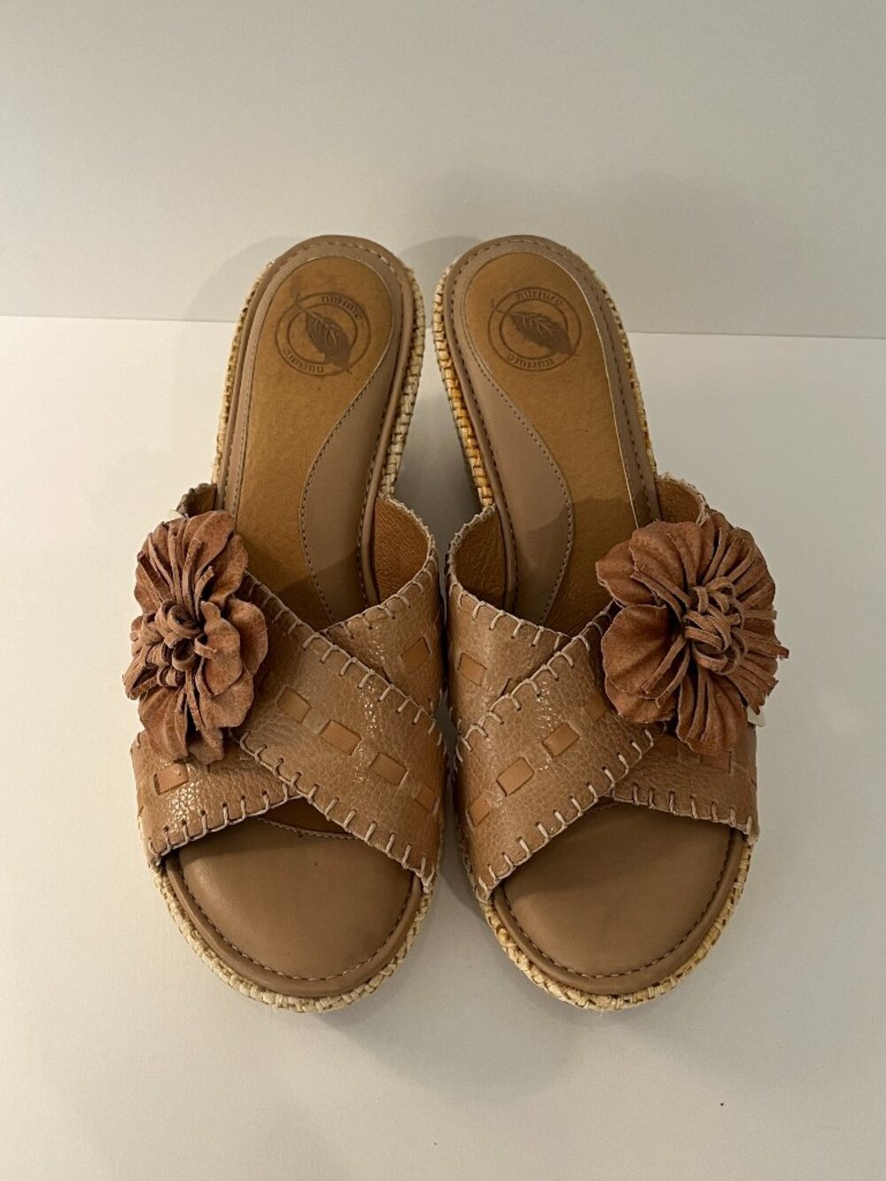 Nurture Myrtle Tan & Cream Leather Wedge Heel Sandals Flower Detail Womens 8 EUC